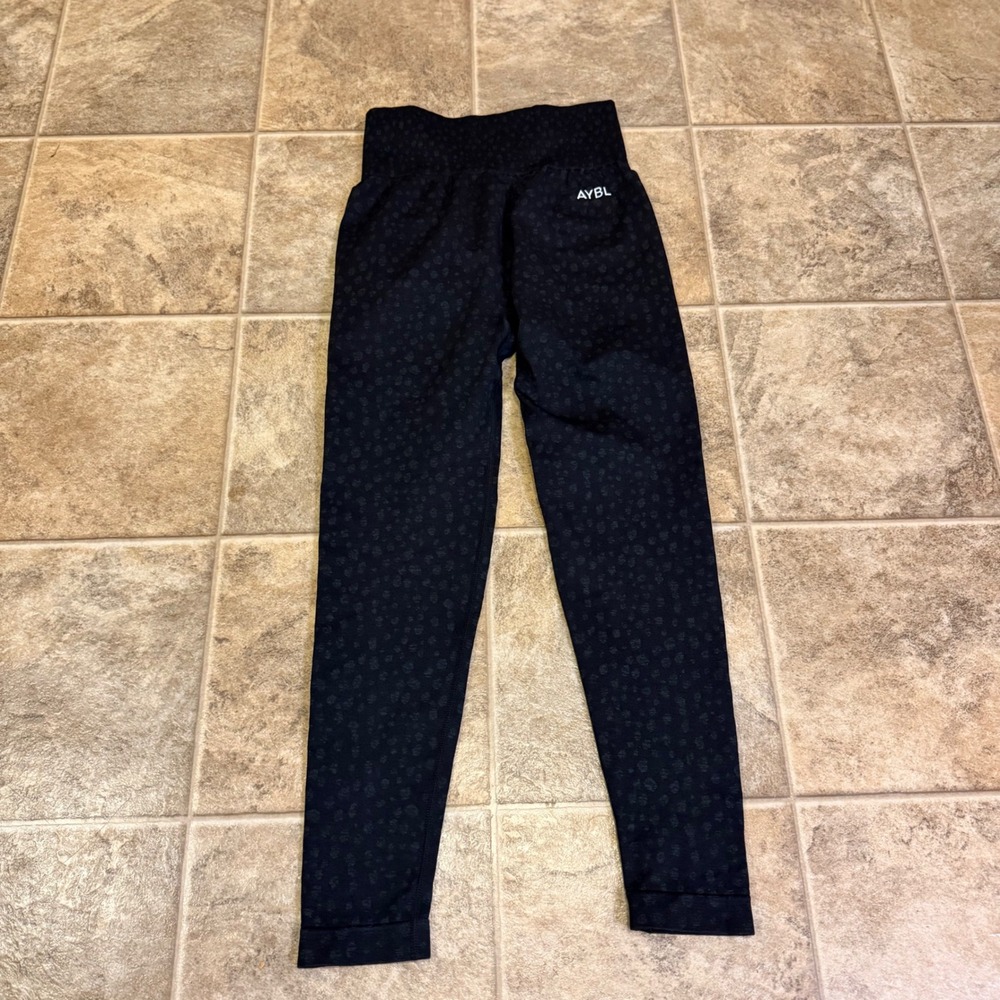 AYBL Animal Seamless Leggings Black High Waisted Scrunch Butt Small